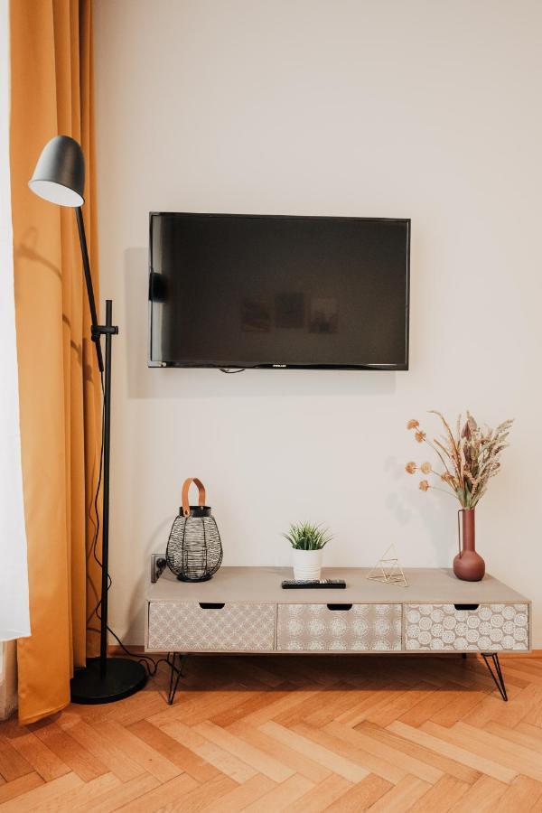 Elegant Studio, 400M From The Square Apartment Pilsen Exterior photo